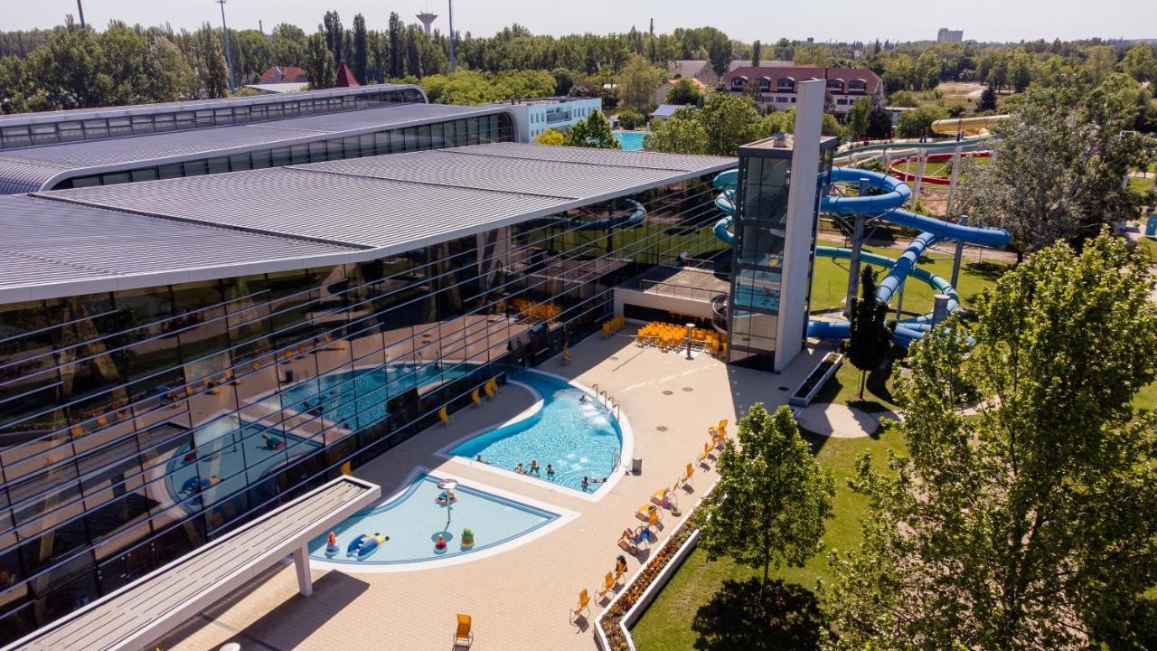 Aqua Hotel Kecskemét Exteriör bild