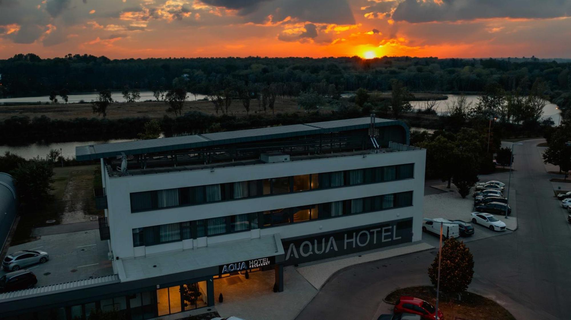 Aqua Hotel Kecskemét Exteriör bild