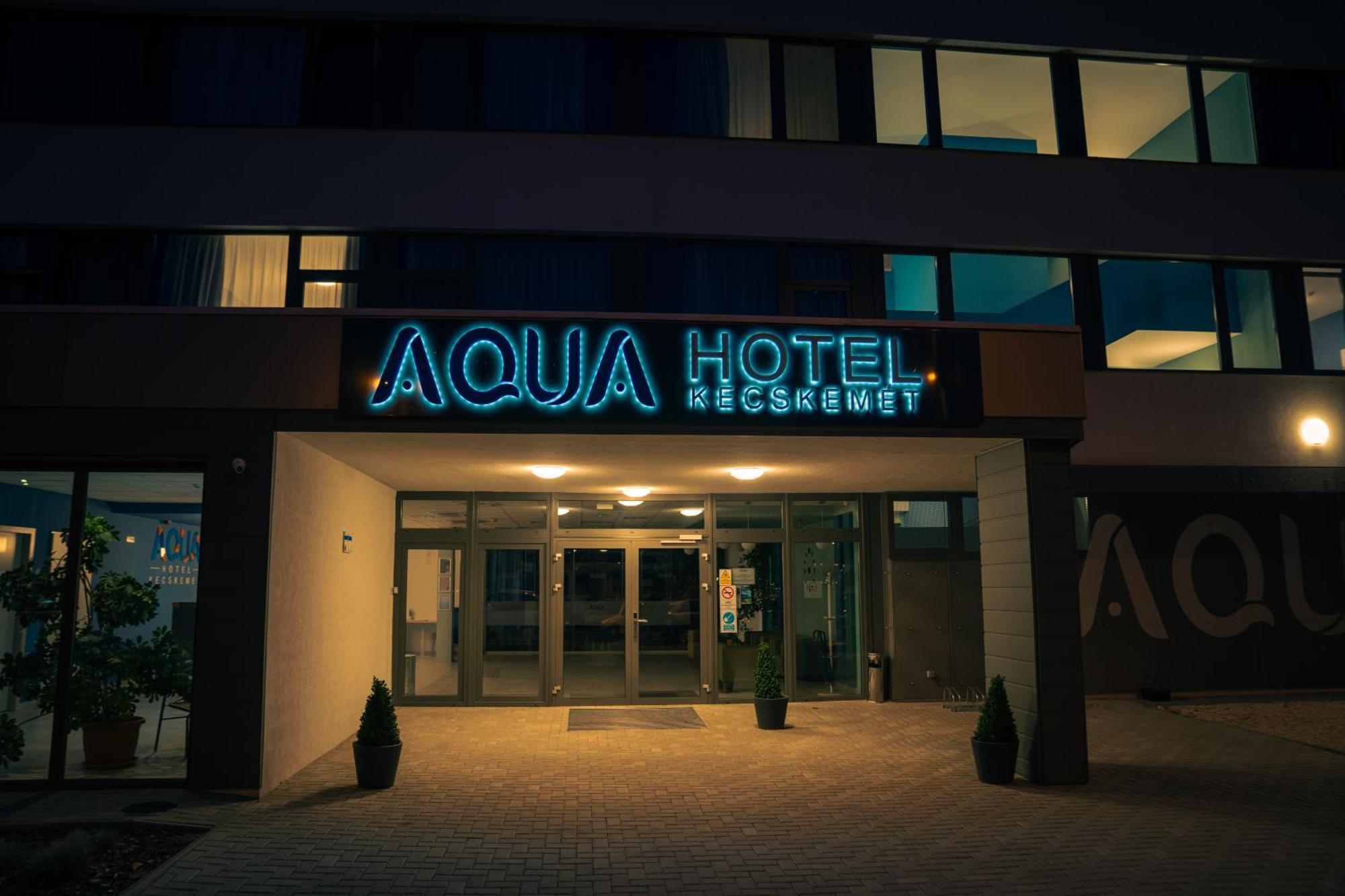 Aqua Hotel Kecskemét Exteriör bild